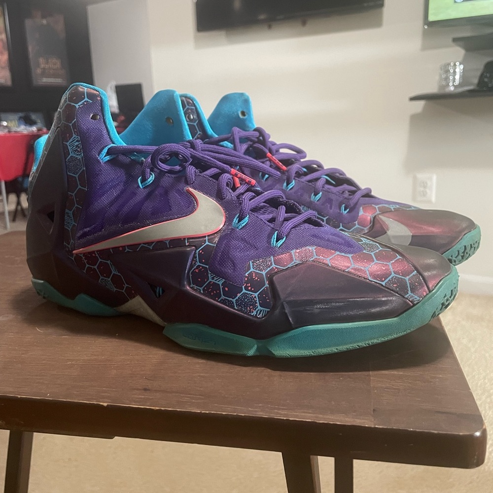 Nike Lebron XI 11 Summit Lake Hornets Purple Blue 616175 500 Size 12 great shape